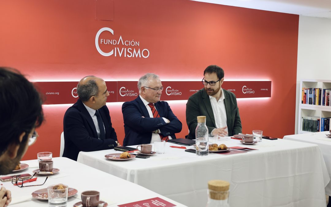 El periodista John Müller participa en el Desayuno Líderes de Información de la Fundación Civismo