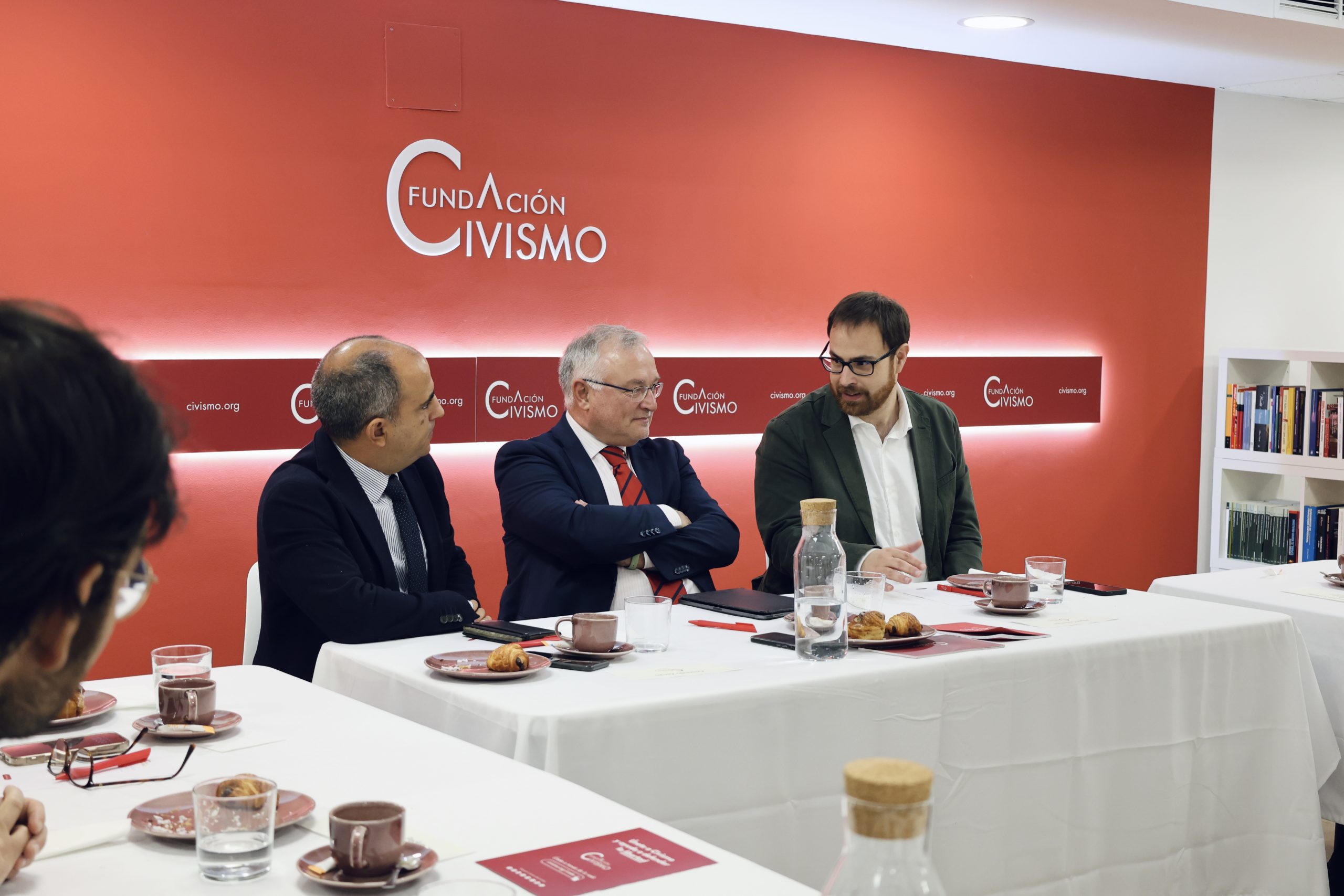 El periodista John Müller participa en el Desayuno Líderes de Información de la Fundación Civismo