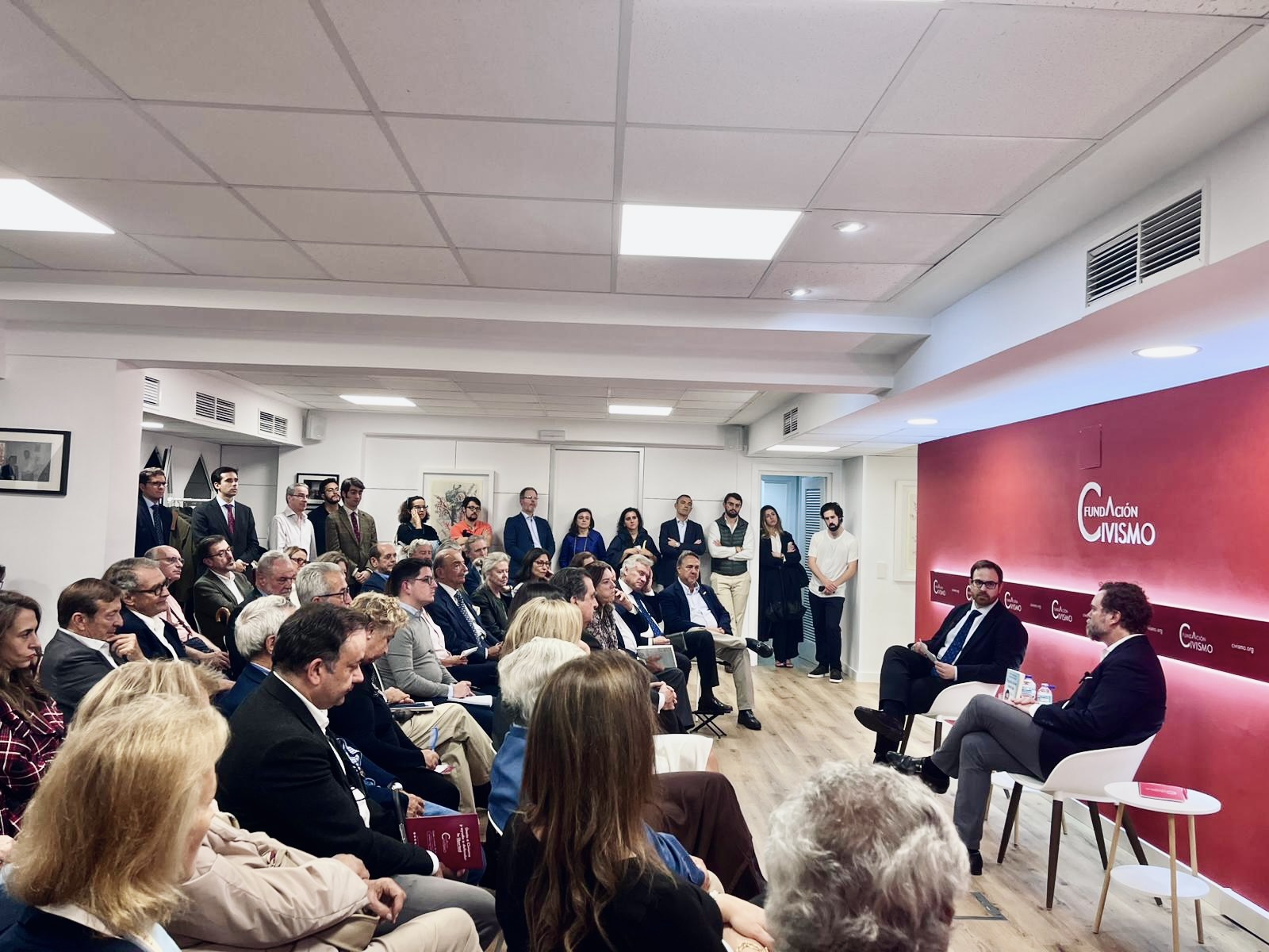 Tertulia con Iván Espinosa de los Monteros sobre los problemas que tiene España y sus posibles soluciones