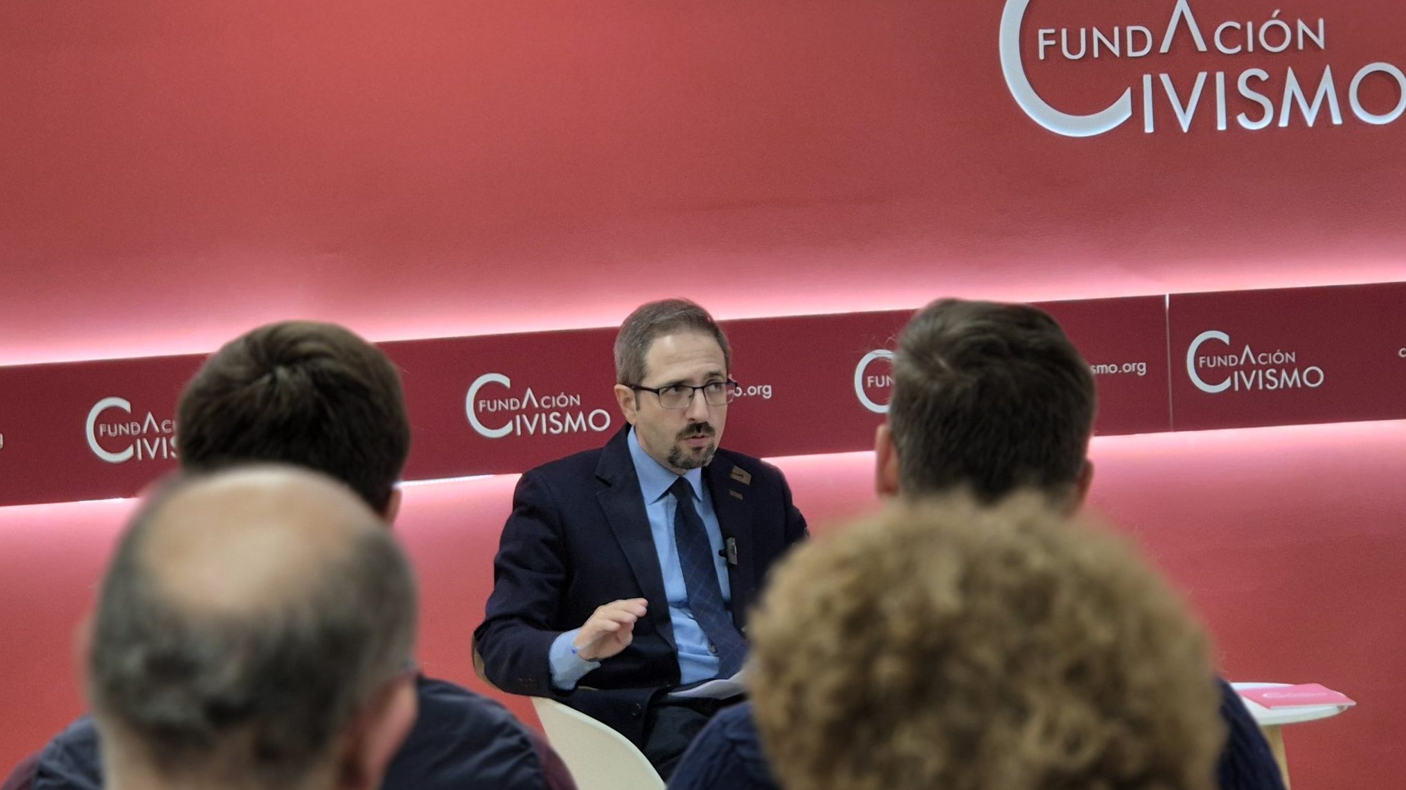 Tertulia con Manuel Llamas sobre pensiones y situación económica de España