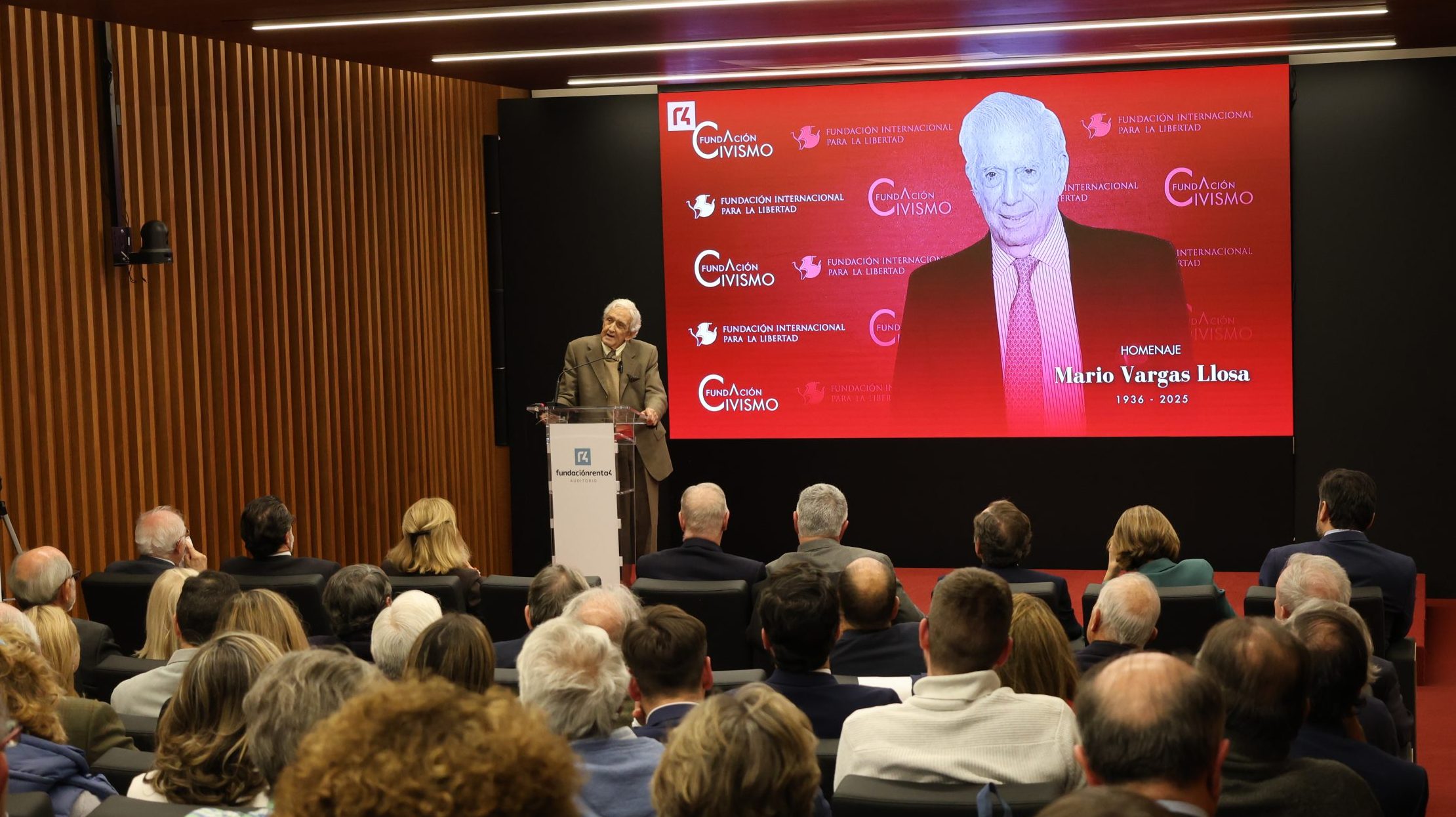 La Fundación Civismo rinde homenaje a Mario Vargas Llosa, VI Premio Sociedad Civil, junto a la FIL