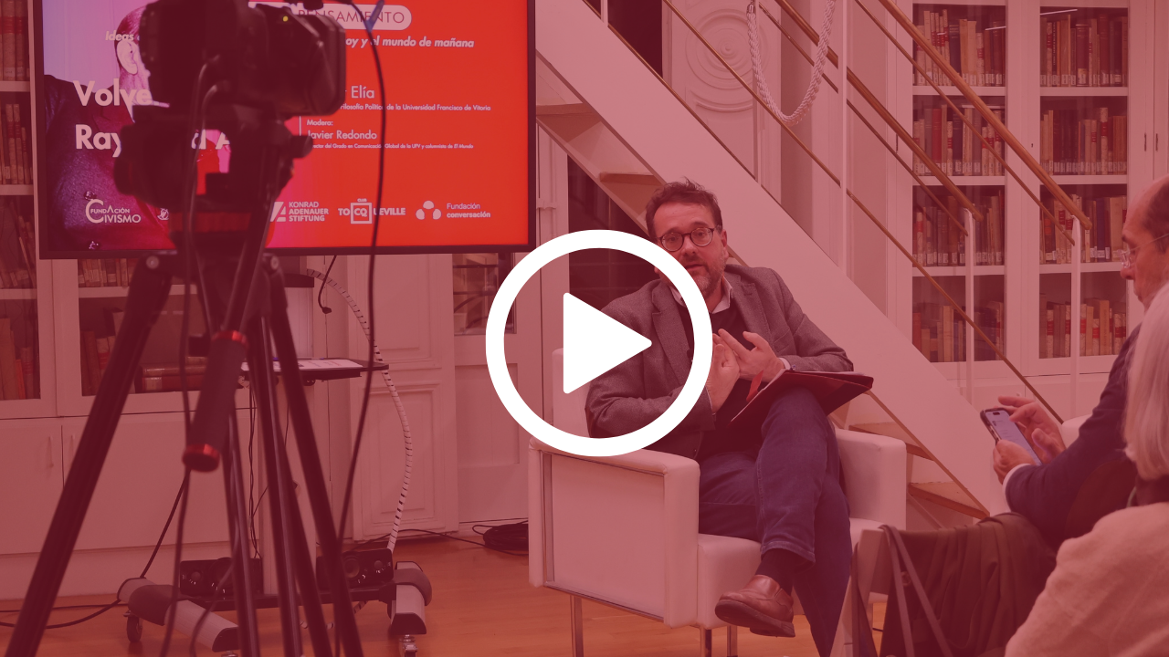 «Democracia: sistema de organización pacífica de la competencia de grupos en la búsqueda del poder»