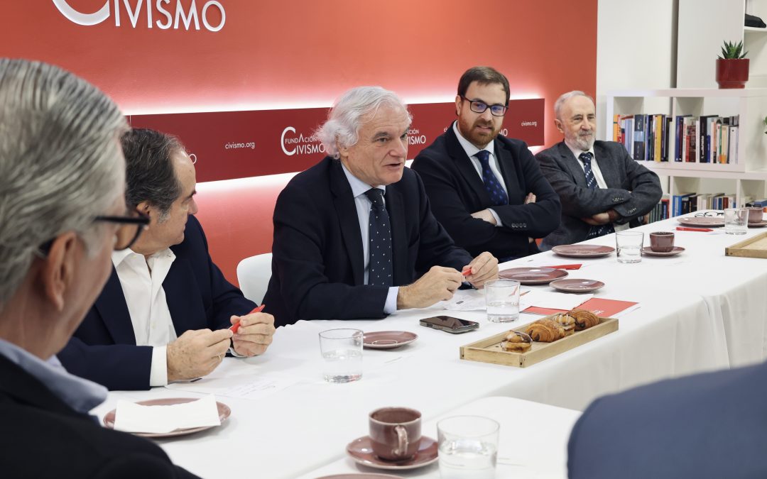 Miguel Garrido, presidente de CEIM, analiza la situación empresarial española en el desayuno de la Fundación Civismo