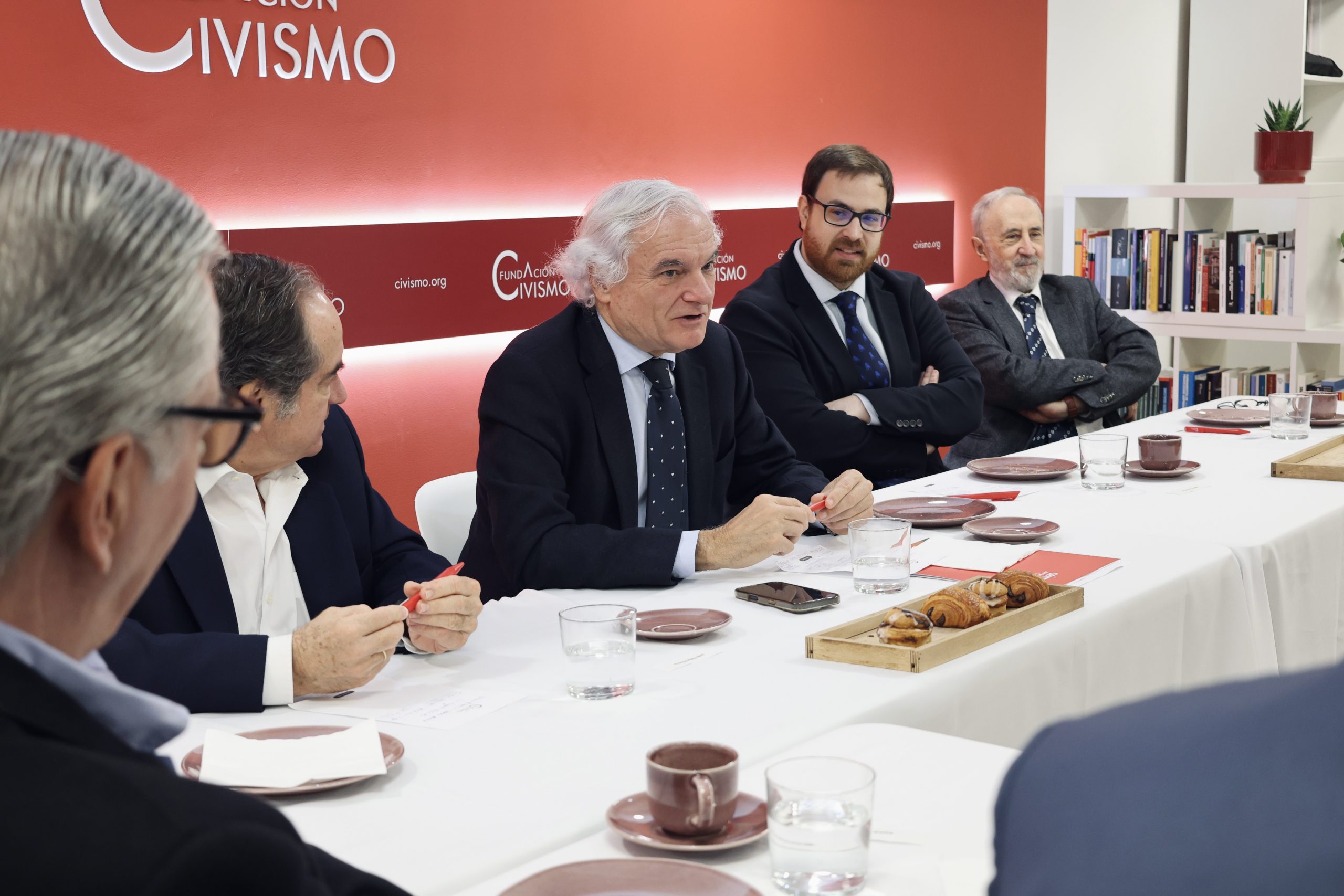 Miguel Garrido, presidente de CEIM, analiza la situación empresarial española en el desayuno de la Fundación Civismo